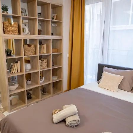 Good Mood & Parking 普罗夫迪夫