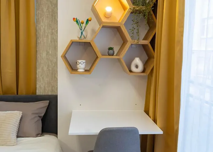 Апартаменти Good Mood & Parking